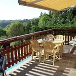 Poolside Bliss Near Dom wakacyjny Beaulieu (Cantal)