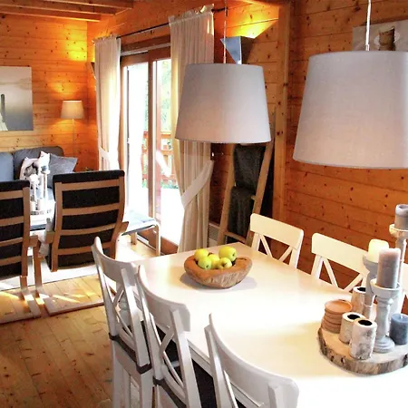 Poolside Bliss Near بيت للعطل Beaulieu (Cantal)