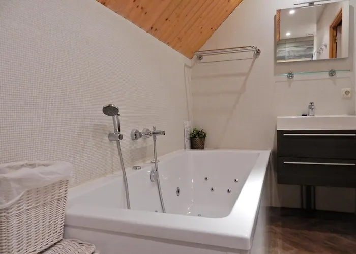 Σπίτι διακοπών Poolside Bliss Near Beaulieu (Cantal)