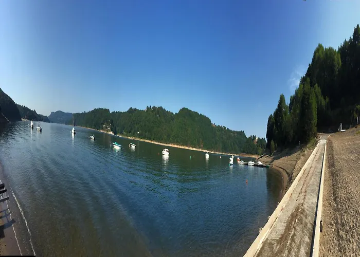 Poolside Bliss Near * Beaulieu (Cantal)