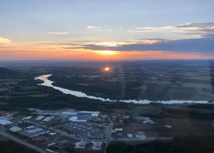بيت للعطل Poolside Bliss Near *