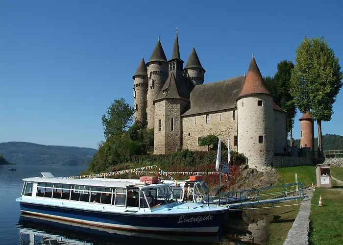 Poolside Bliss Near Beaulieu (Cantal)