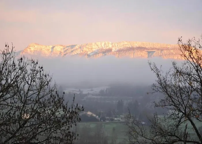 بيت للعطل Poolside Bliss Near Beaulieu (Cantal)