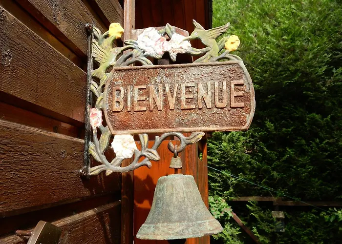 Poolside Bliss Near بيت للعطل Beaulieu (Cantal)